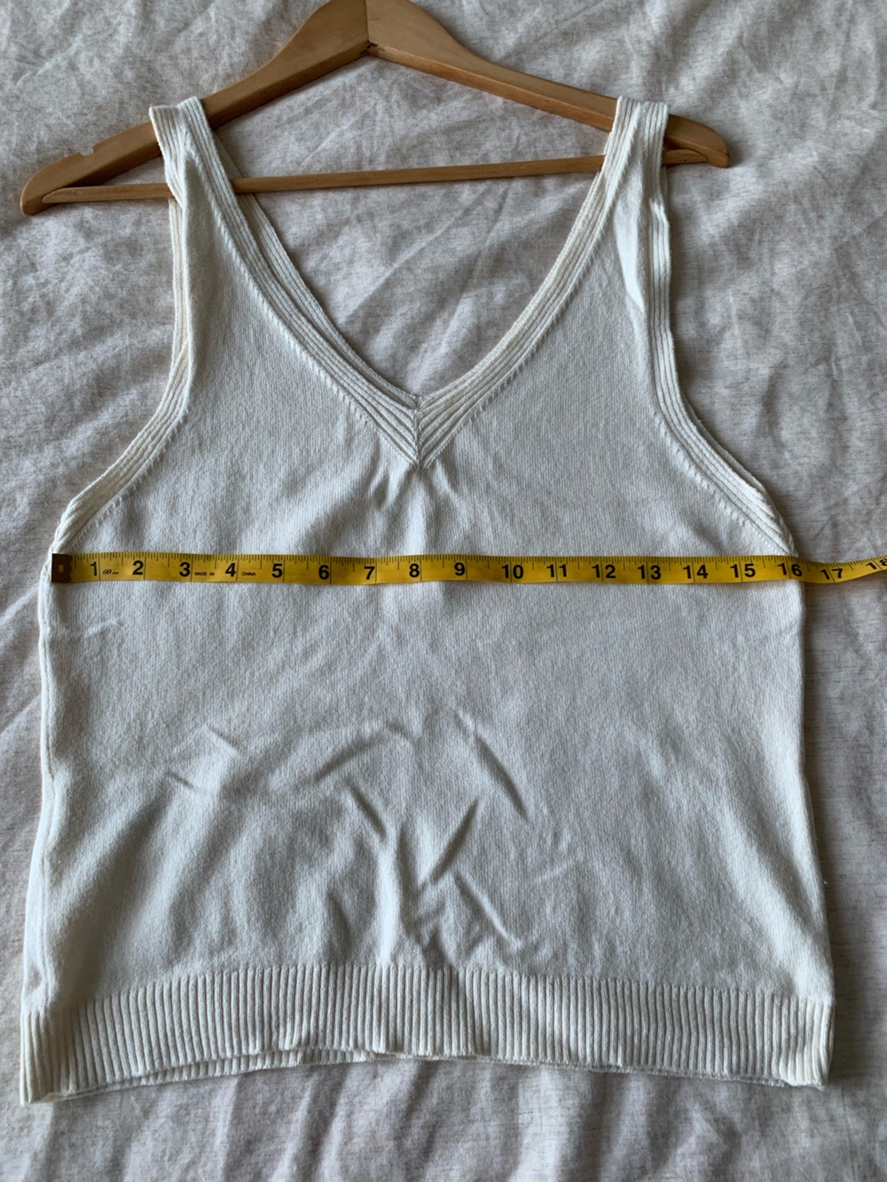 Babaton Knitted Tank Top Cream Deep V‑Neck size L cotton and cashmere blended - Picture 7 of 9